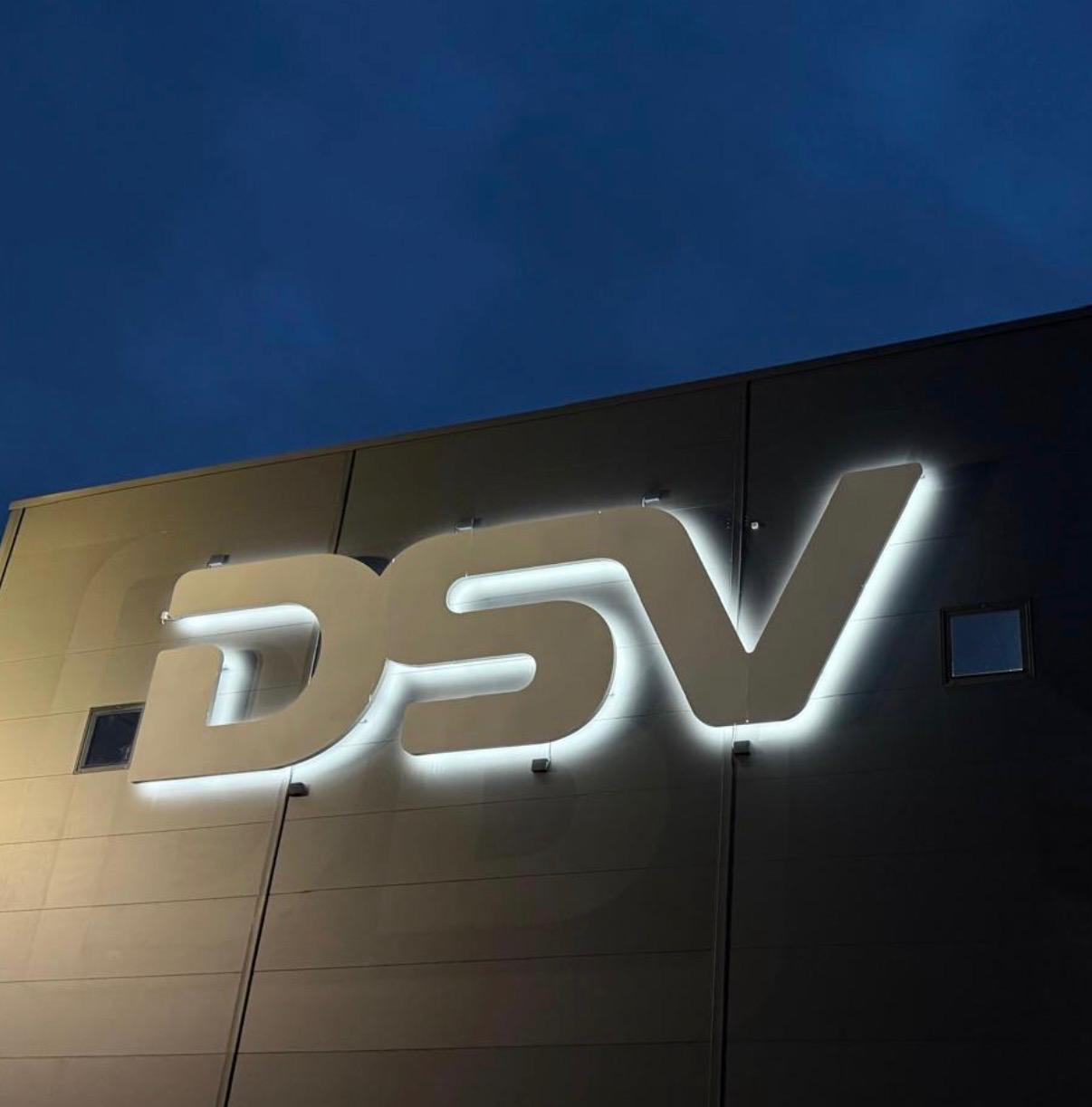 DSV-irtokirjainvalomainos