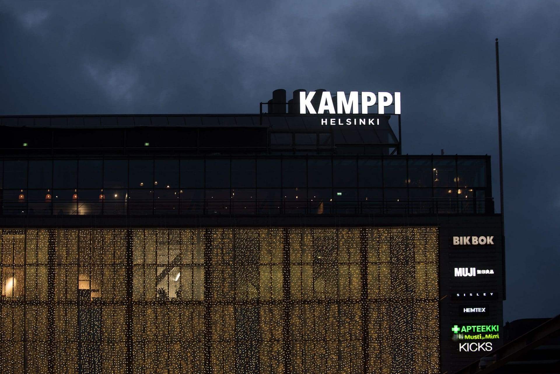Kauppakeskuksen opastekyltti