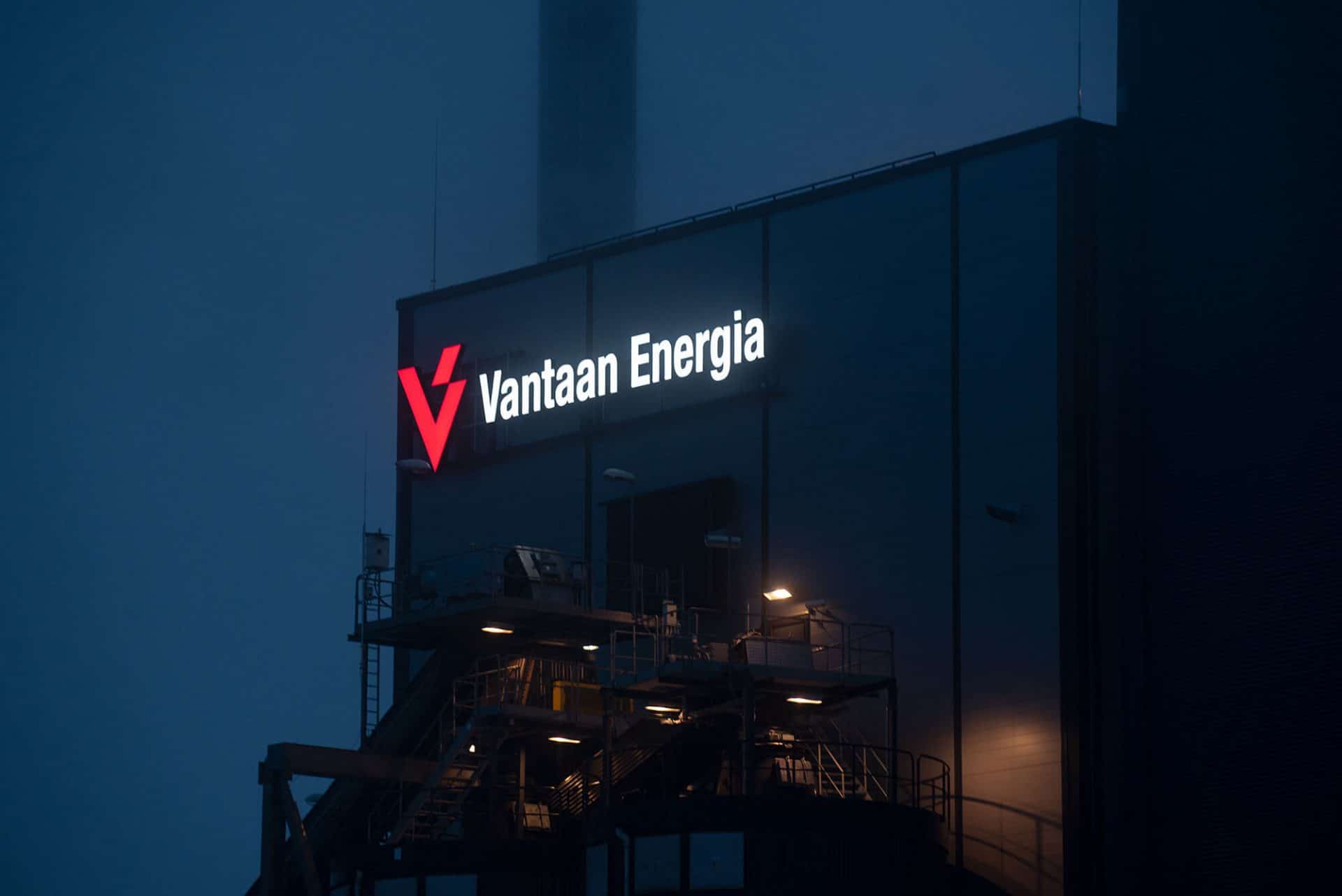 Valokyltit ulkoseinässä