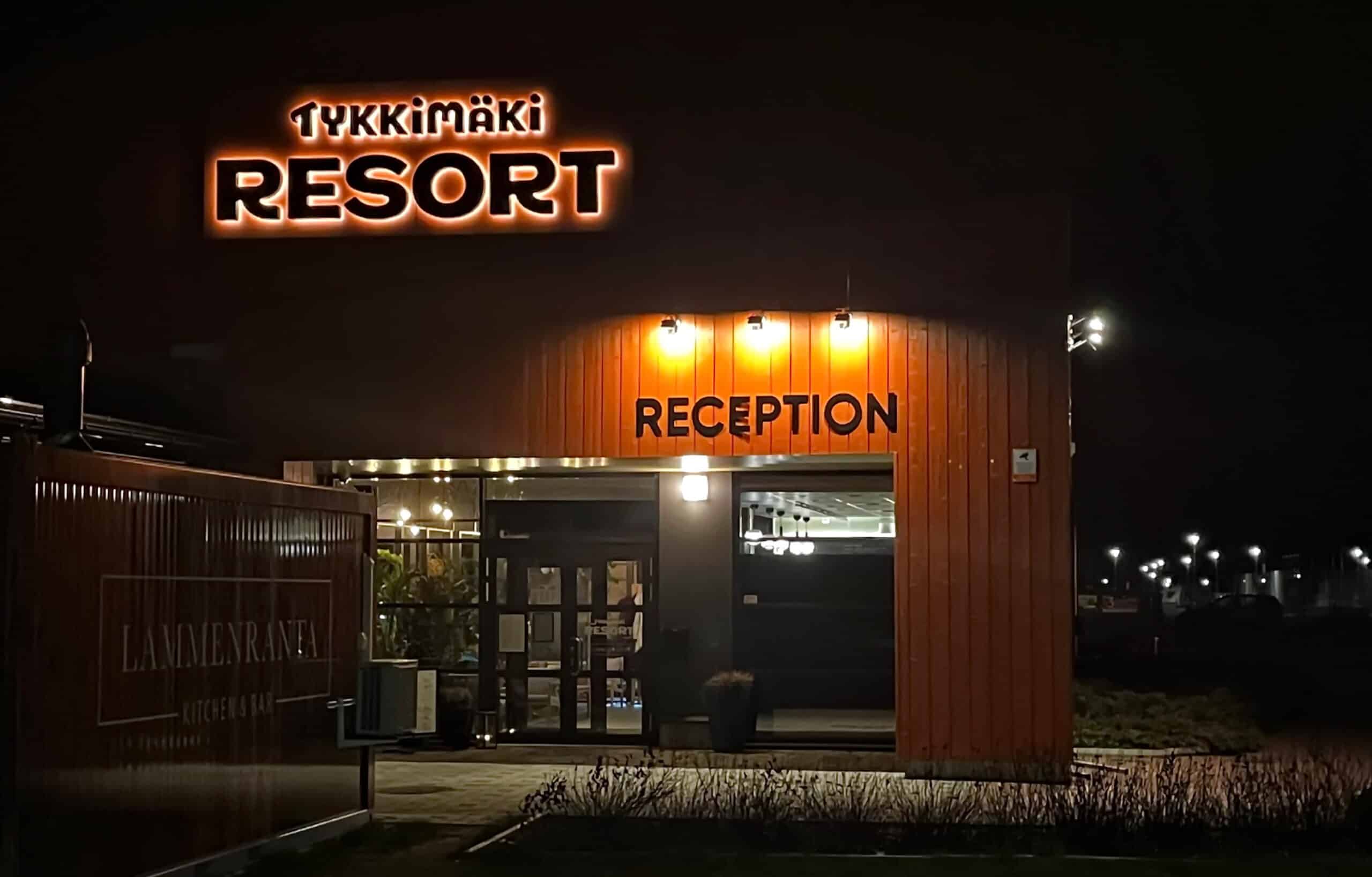 Tykkimäki Resortin valomainos